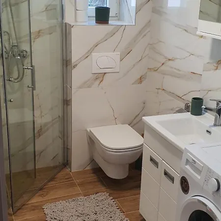 Tadej & Free Parking